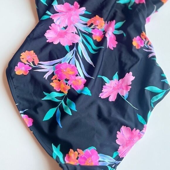 Island Escape Women's Poolside
One-Piece Swimsuit, Ocean Bloom Multi size 8 New - Picture 11 of 16